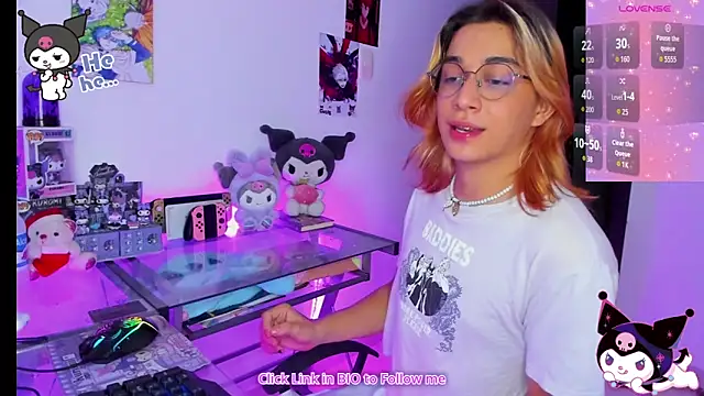 Snapshot of KeitaMoon chatting on November 7, 8:53 pm KeitaMoon online show from November 7, 8:53 pm