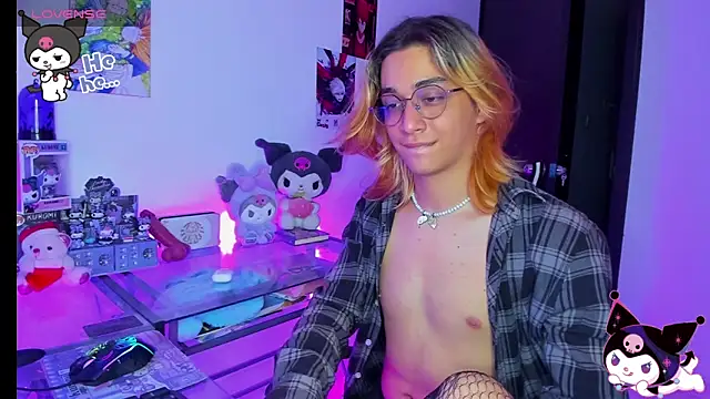 Snapshot of KeitaMoon chatting on November 9, 9:46 pm KeitaMoon online show from November 9, 9:46 pm