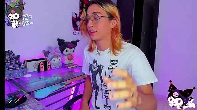 Snapshot of KeitaMoon chatting on November 10, 7:57 pm KeitaMoon online show from November 10, 7:57 pm