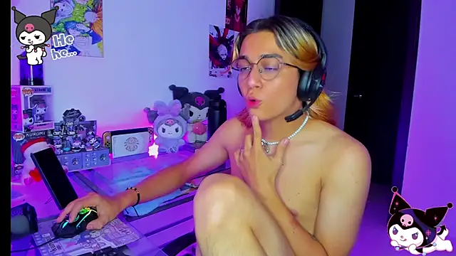 Snapshot of KeitaMoon chatting on November 12, 3:07 am KeitaMoon online show from November 12, 3:07 am