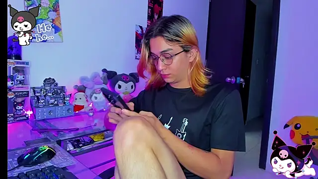 Snapshot of KeitaMoon chatting on November 17, 7:52 pm KeitaMoon online show from November 17, 7:52 pm