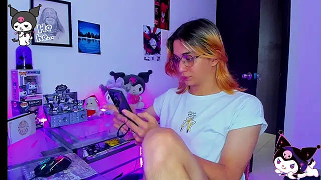 Snapshot of KeitaMoon chatting on November 19, 7:58 pm KeitaMoon online show from November 19, 7:58 pm