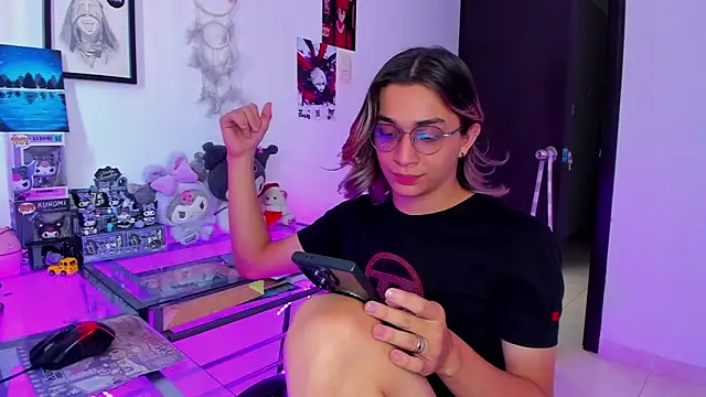 Snapshot of KeitaMoon chatting on February 23, 6:49 pm KeitaMoon online show from February 23, 6:49 pm