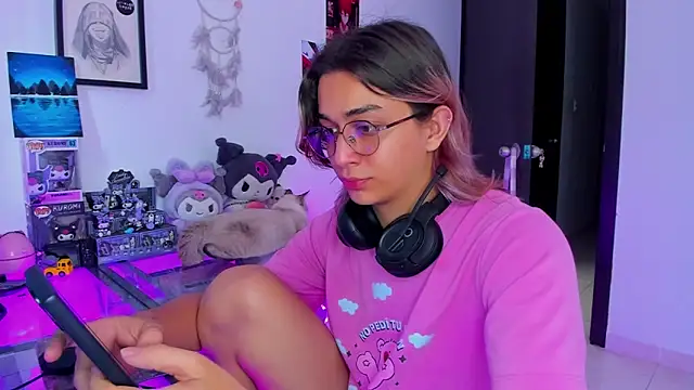 Snapshot of KeitaMoon chatting on February 24, 6:06 pm KeitaMoon online show from February 24, 6:06 pm