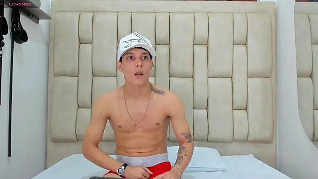 ZafiroAndFlynn online show from March 29, 2:00 am