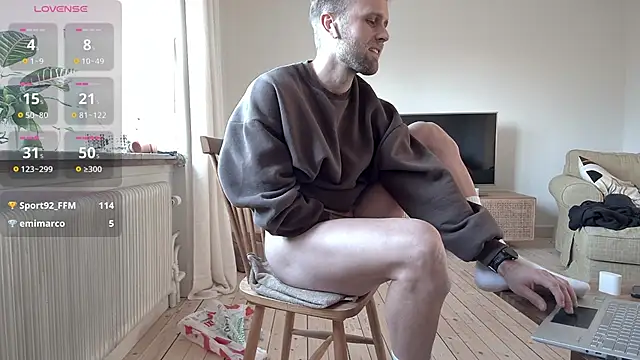 Snapshot of bubblebuttnes chatting on March 9, 7:56 am bubblebuttnes online show from March 9, 7:56 am