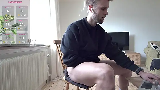 Snapshot of bubblebuttnes chatting on March 11, 12:11 pm bubblebuttnes online show from March 11, 12:11 pm