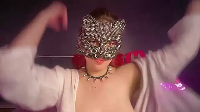 Snapshot of Lunahadidd chatting on February 28, 7:15 pm Lunahadidd online show from February 28, 7:15 pm