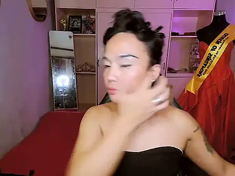 YourNikkieXxx online show from October 26, 8:15 pm