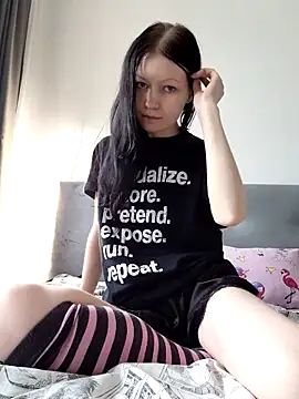 DragonFoxie online show from October 19, 11:00 am