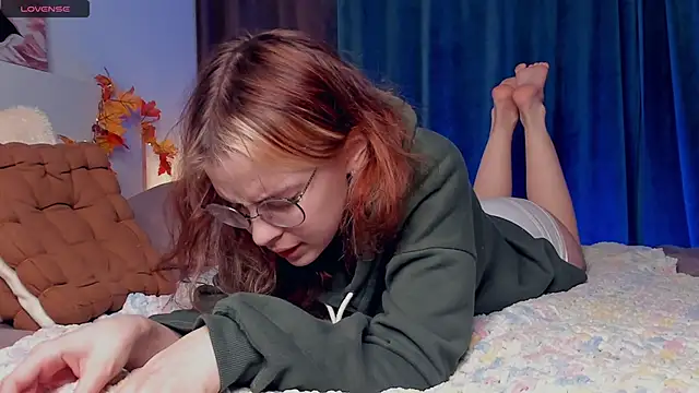 Snapshot of VedaSchulz chatting on November 12, 6:30 pm VedaSchulz online show from November 12, 6:30 pm