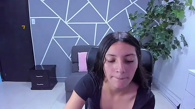 Snapshot of _Luna_Bennett chatting on February 24, 8:29 pm Luna Bennett online show from February 24, 8:29 pm