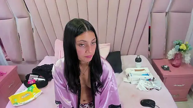 Snapshot of _Luna_Bennett chatting on June 5, 7:30 pm Luna Bennett online show from June 5, 7:30 pm