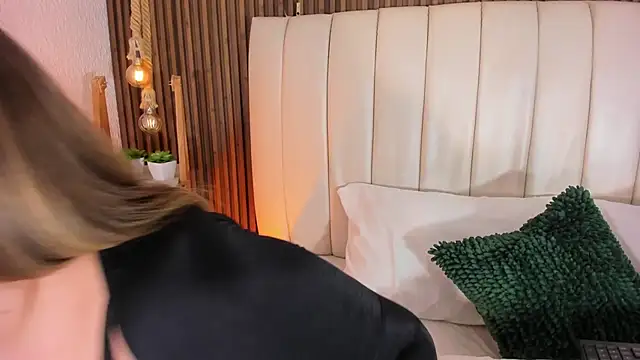 MiaVixen  online show from January 7, 11:07 pm