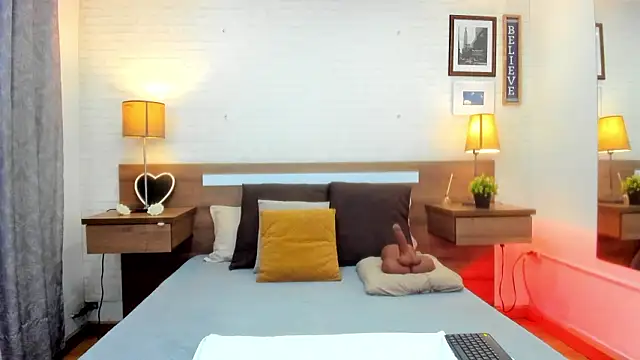 JenniferAuriston online show from March 5, 9:55 pm