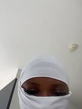 nakeddee online show from April 29, 10:30 am
