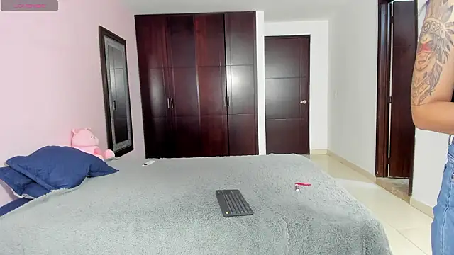 marianaandvalen online show from March 10, 11:04 am