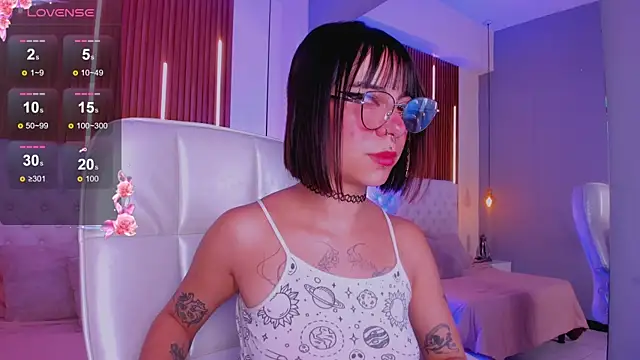 ZamabyCrucie online show from April 5, 4:15 pm