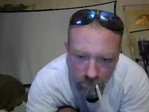 Snapshot of Eat_it_from_the_back chatting on September 16, 2:45 am Eat it from the back online show from September 16, 2:45 am