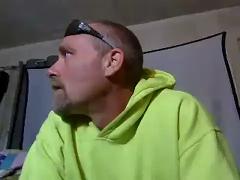 Snapshot of Eat_it_from_the_back chatting on October 2, 2:18 am Eat it from the back online show from October 2, 2:18 am