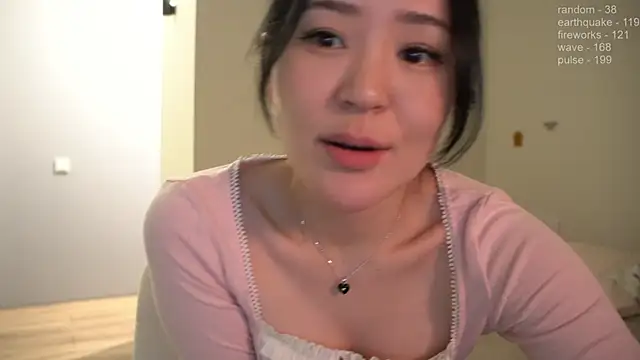 Snapshot of _JiKey_ chatting on December 25, 1:41 pm  JiKey  online show from December 25, 1:41 pm