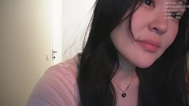Snapshot of _JiKey_ chatting on January 11, 8:10 pm  JiKey  online show from January 11, 8:10 pm