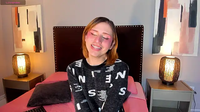 Snapshot of seraphine_star chatting on February 18, 3:02 am seraphine star online show from February 18, 3:02 am