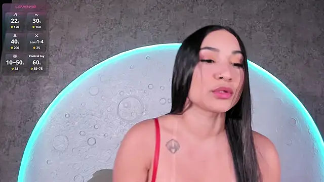 Snapshot of ReinaChloe chatting on October 11, 5:11 pm ReinaChloe online show from October 11, 5:11 pm