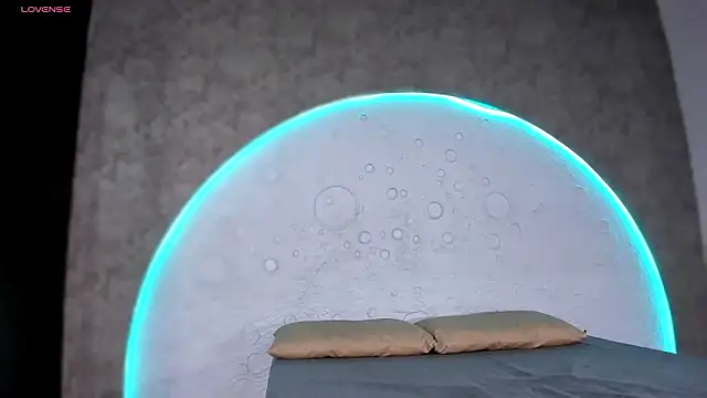 ReinaChloe online show from March 20, 4:23 pm