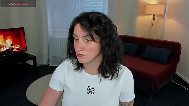 Snapshot of MiaDelrosee chatting on November 6, 1:45 pm MiaDelrosee online show from November 6, 1:45 pm