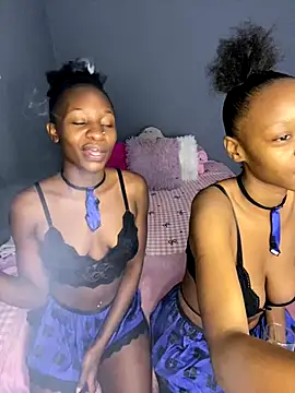 LonelyQueenxx25 online show from December 19, 5:58 am