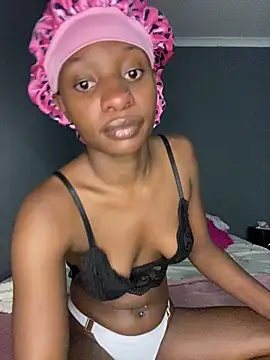 LonelyQueenxx25 online show from February 1, 6:17 pm