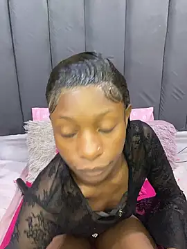 Snapshot of LonelyQueenxx25 chatting on July 10, 10:12 pm LonelyQueenxx25 online show from July 10, 10:12 pm