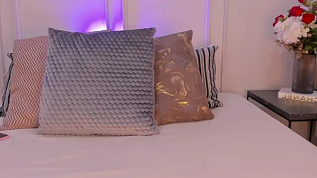 CharlotteBrownn  online show from March 7, 10:40 pm