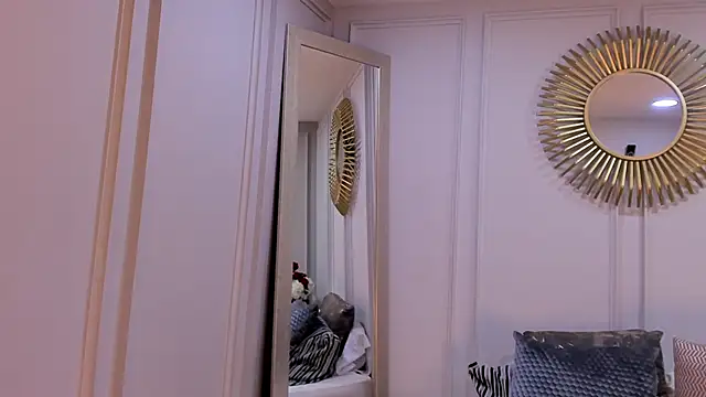 CharlotteBrownn  online show from March 18, 11:30 pm