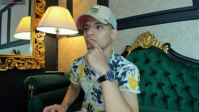 Snapshot of AlessandroKiing chatting on April 11, 7:07 pm AlessandroKiing online show from April 11, 7:07 pm