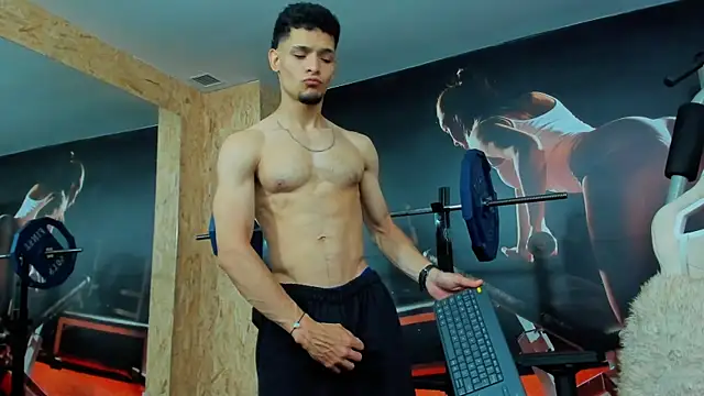Snapshot of AlessandroKiing chatting on April 16, 9:39 pm AlessandroKiing online show from April 16, 9:39 pm