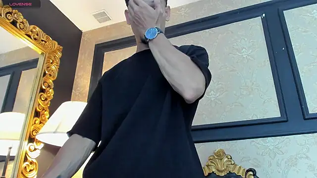 Snapshot of AlessandroKiing chatting on April 18, 9:04 pm AlessandroKiing online show from April 18, 9:04 pm