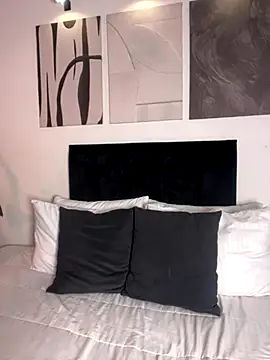 izzyvega   online show from October 22, 1:28 am