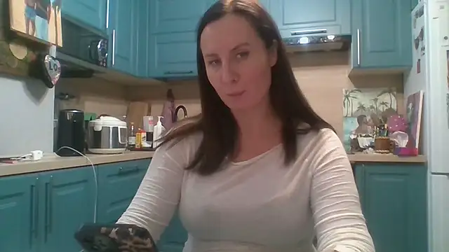 ALICAINWONDERLAND online show from November 20, 6:40 pm