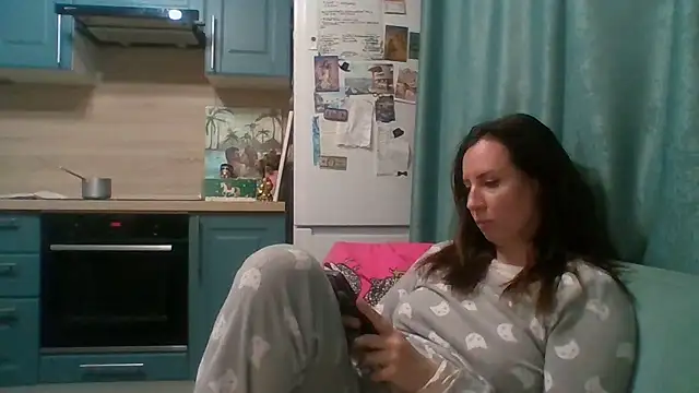 ALICAINWONDERLAND online show from January 11, 3:50 pm