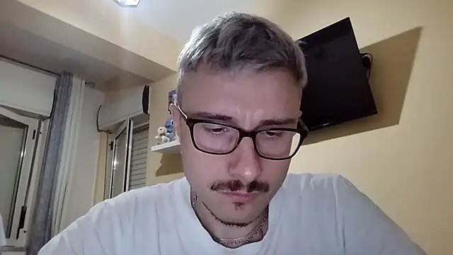 Snapshot of ilovechub112 chatting on September 13, 7:13 pm ilovechub112 online show from September 13, 7:13 pm