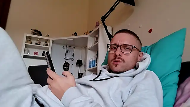 Snapshot of ilovechub112 chatting on October 7, 12:57 pm ilovechub112 online show from October 7, 12:57 pm