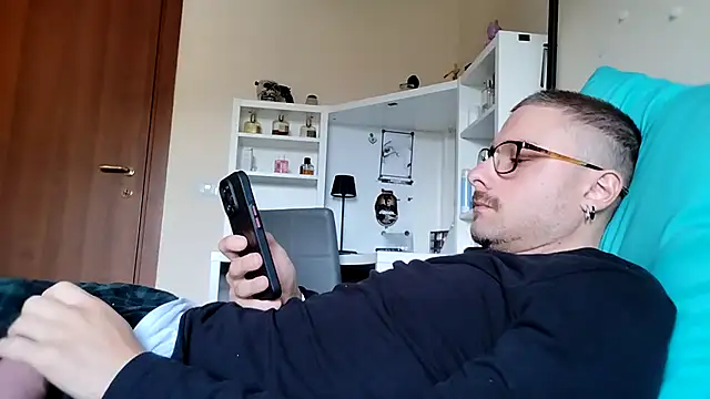 Snapshot of ilovechub112 chatting on October 14, 1:01 pm ilovechub112 online show from October 14, 1:01 pm