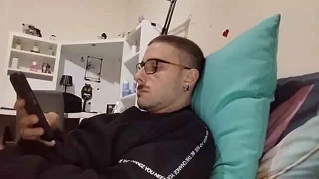 Snapshot of ilovechub112 chatting on October 23, 5:01 pm ilovechub112 online show from October 23, 5:01 pm