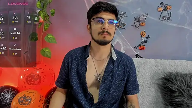 AaronFuentes7 online show from October 12, 1:43 pm