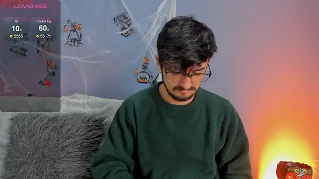 AaronFuentes7 online show from October 13, 1:33 pm