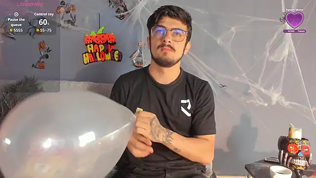 AaronFuentes7 online show from October 19, 1:56 pm