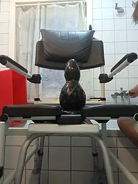 Snapshot of toywood chatting on September 22, 4:58 am toywood online show from September 22, 4:58 am