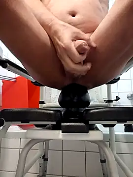 Snapshot of toywood chatting on October 2, 4:52 am toywood online show from October 2, 4:52 am